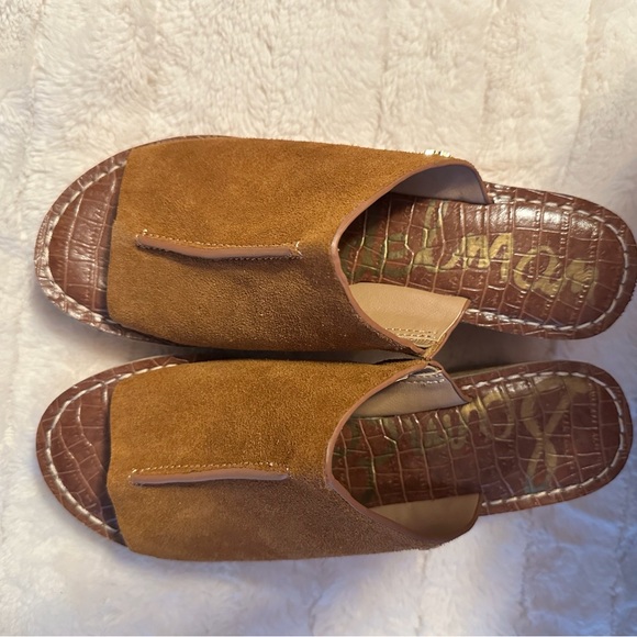 Brown Suede wedge sandals. Cork wedge heel - Picture 2 of 8